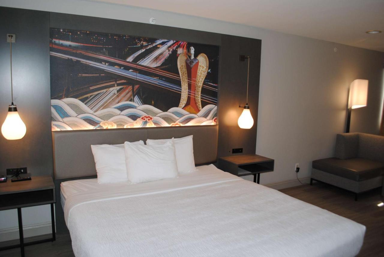 Western Dragon Gate Hotel