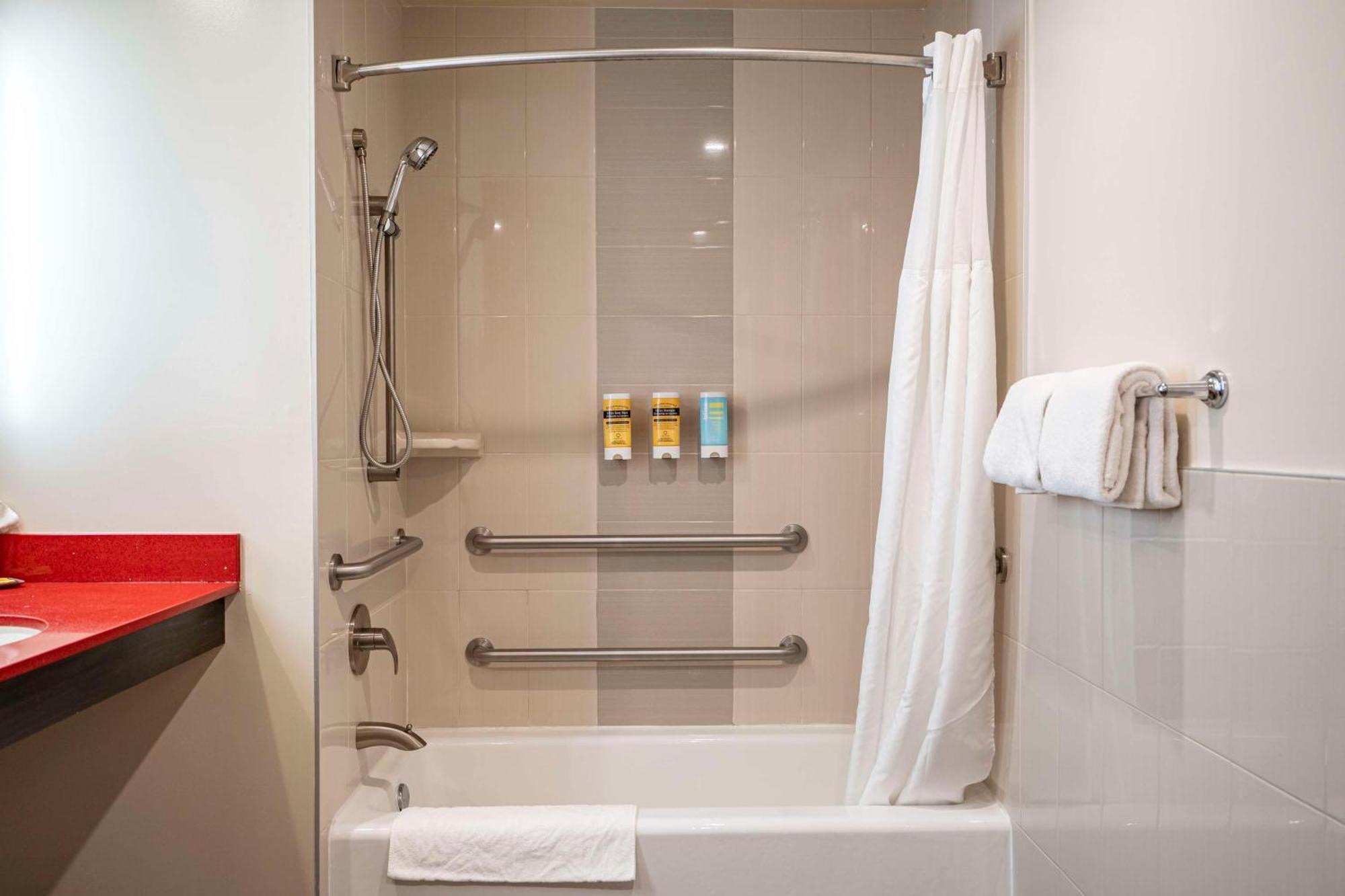Western Dragon Gate Hotel 3*