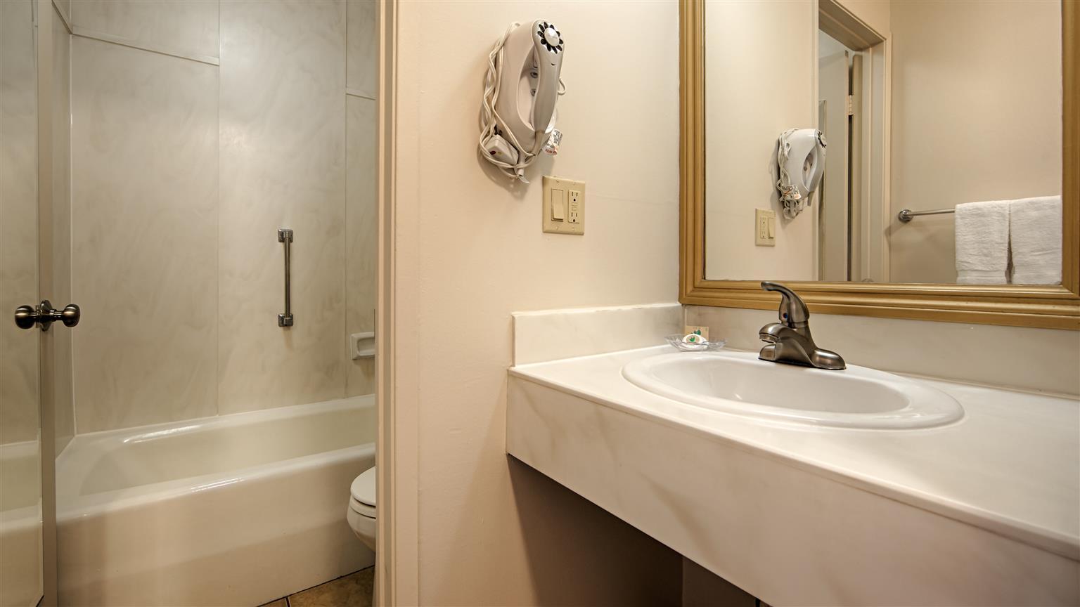 Western Dragon Gate Hotel 3*