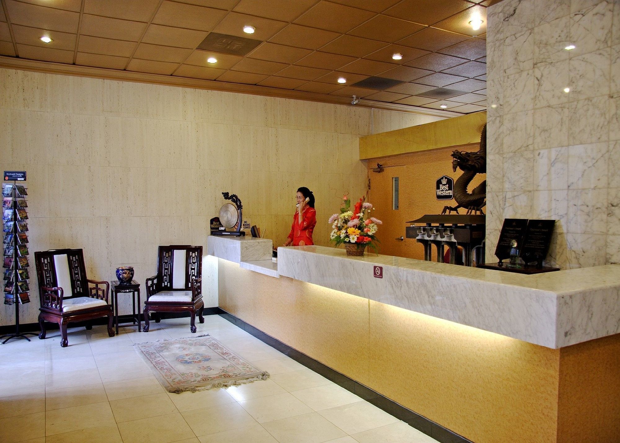 Western Dragon Gate Hotel